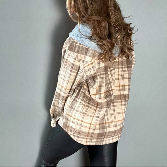 Ashley by 26 International Cozy Wool Blend Plaid Shirt Jacket Shacket with Hood - Picture 4 of 4